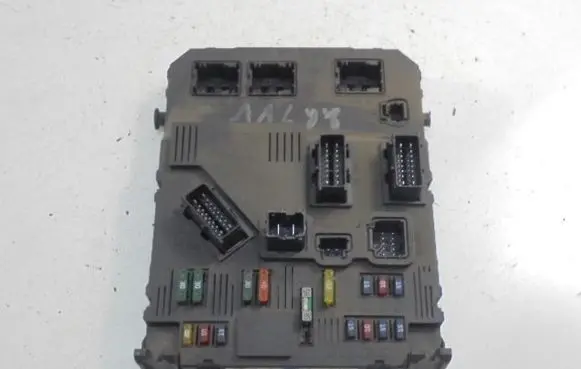 Peugeot Partner Fuse box set 9652474880