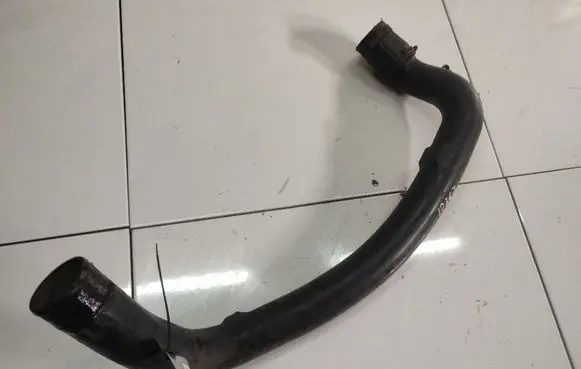 Intercooler hose/pipe