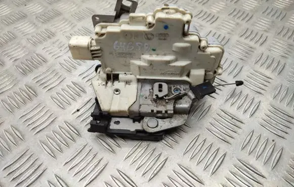 Seat Altea Rear door lock 5P0839011
