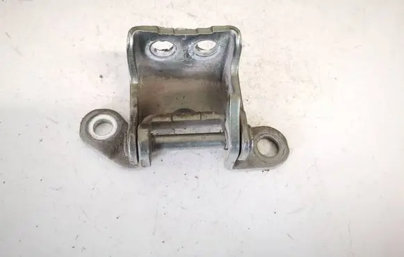 Honda CR-V Rear door lower hinge
