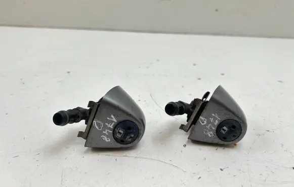 BMW X5 E53 Headlight washer spray nozzle 