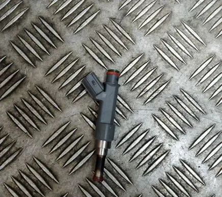 Toyota C-HR I Fuel injector 232500T110