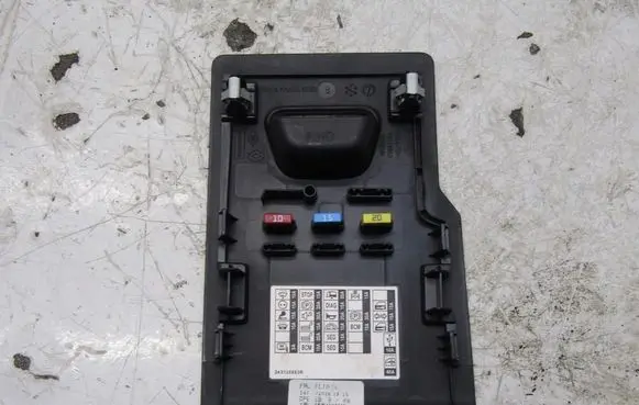 Renault Megane IV Fuse box cover 243130663R