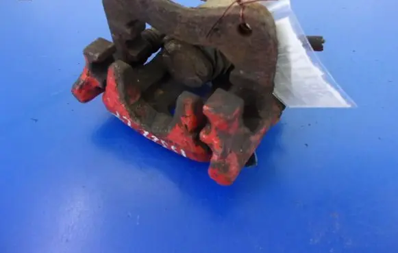 Volkswagen Golf III Rear brake caliper