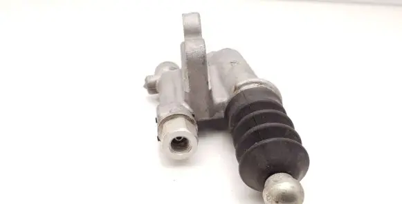 Honda CR-V Clutch slave cylinder 
