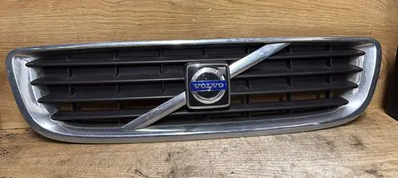 Volvo V50 Front bumper upper radiator grill 31283151 31283150