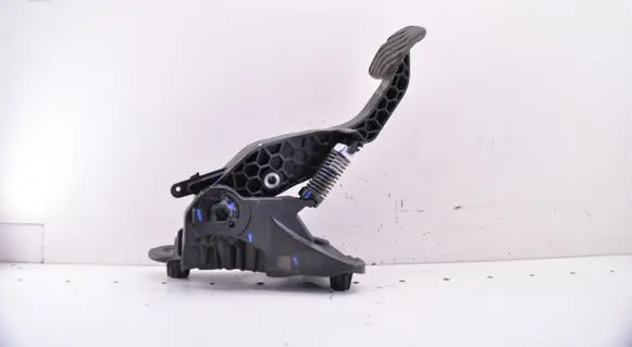 Dacia Sandero III Clutch pedal 465409712R