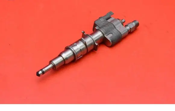 BMW 1 E82 E88 Fuel injector 758904811
