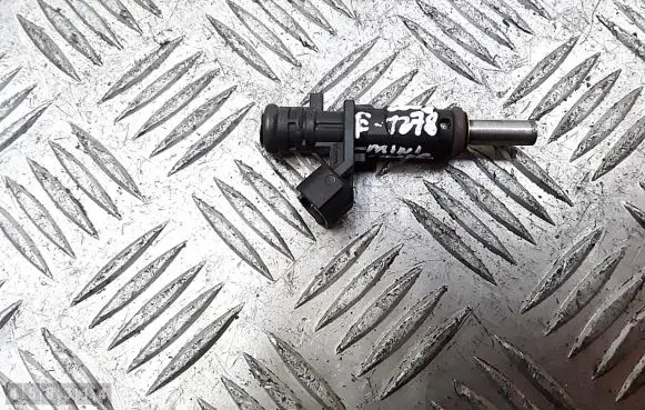 Mini Cooper Hatch Hardtop Fuel injector 7528176
