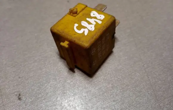 BMW 5 E34 Other relay 13903833 22210514