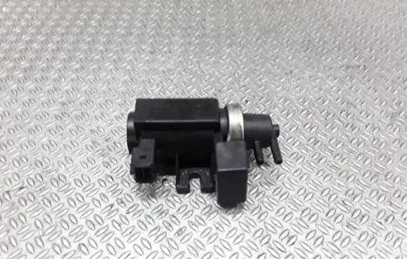 BMW 5 E39 Turbo solenoid valve 72279600