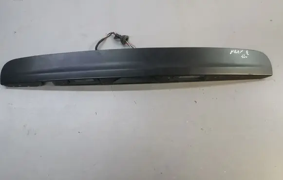 Nissan Qashqai Trunk door license plate light bar 