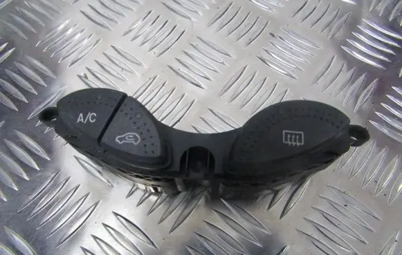 Ford Focus Windscreen/window heater switch 98AG19A945BG