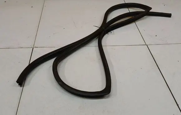 Toyota Corolla Verso AR10 Rubber seal rear door 