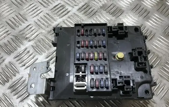 Nissan Patrol Y61 Fuse box set