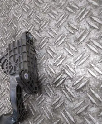 Toyota Prius (XW20) Accelerator throttle pedal
