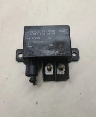 Mercedes-Benz E W211 Charging relay A0025423819