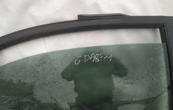 Honda Civic Rear door window glass