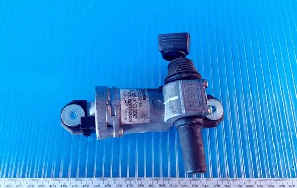 Mercedes-Benz ML W163 Vent window/glass motor A1638201442