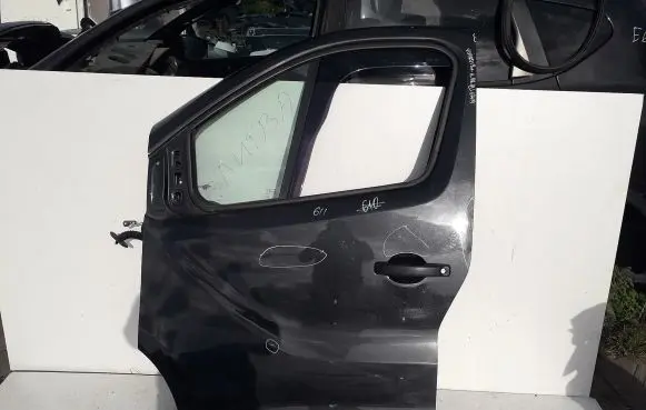 Opel Vivaro Front door