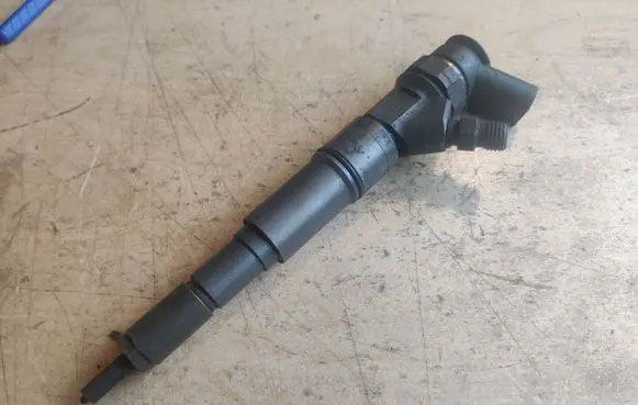 BMW 5 E60 E61 Fuel injector 7789661 0445110131
