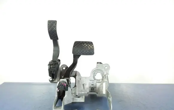 Audi A4 S4 B8 8K Accelerator throttle pedal 8K1721117