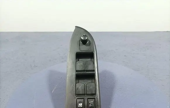 Suzuki Grand Vitara II Electric window control switch 83727-65J0