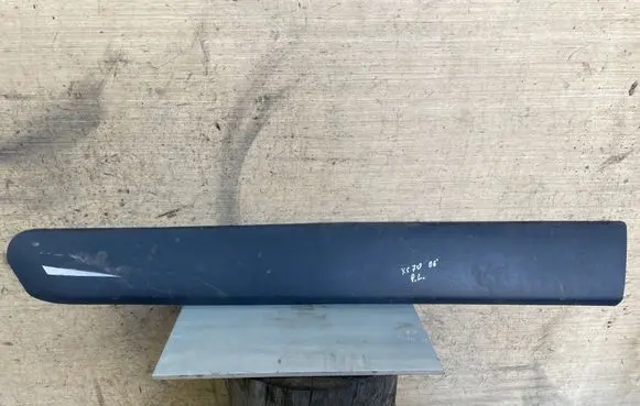 Volvo XC70 Front door trim (molding) 9190884 8620142
