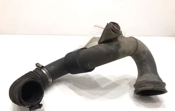 Audi A8 S8 D3 4E Air intake hose/pipe 057129609C