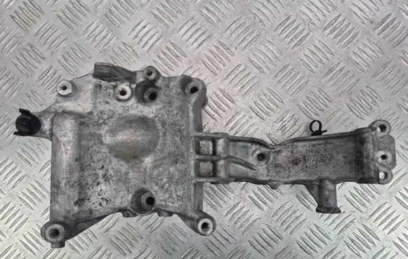 Mercedes-Benz E W212 Generator/alternator bracket A6512340239