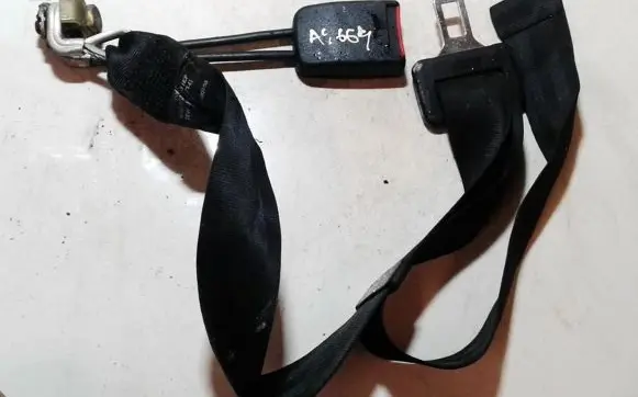 Volkswagen Polo III 6N 6N2 6NF Middle seatbelt (rear) 33007149