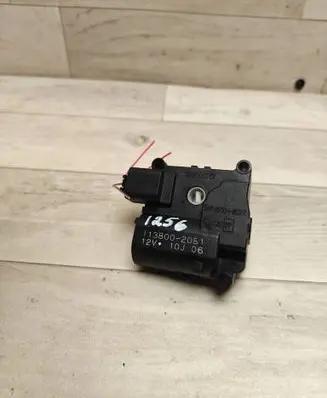 Toyota Avensis T250 Air flap motor/actuator 1138002051