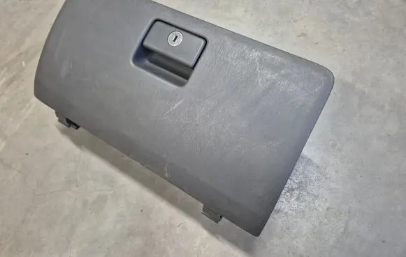 Glove box