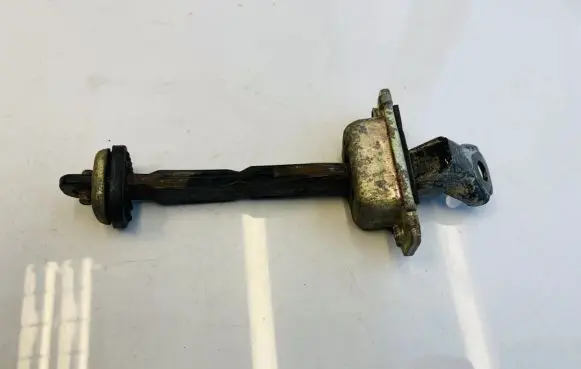 Chevrolet Tacuma Rear door check strap stopper