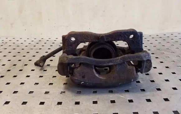 Honda CR-V Front brake caliper