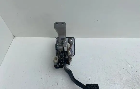 Toyota Previa (XR30, XR40) II Brake pedal