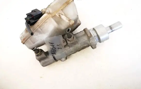 Ford Mondeo Mk III Master brake cylinder 2s712422aa 2s71-2422-aa