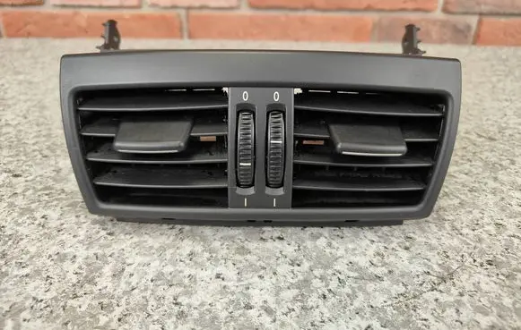 Rear air vent grill