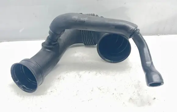 Mercedes-Benz E W211 Turbo air intake inlet pipe/hose A6460940097