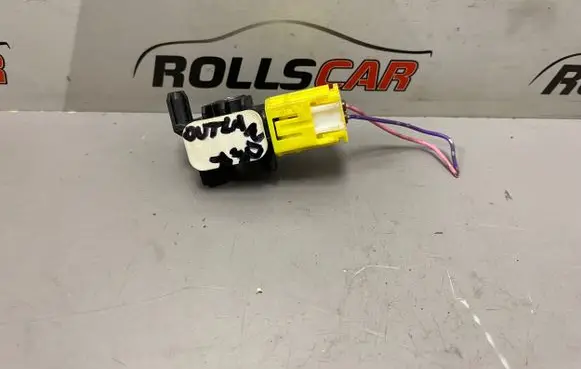 Mitsubishi Outlander Airbag deployment crash/impact sensor 8651A166