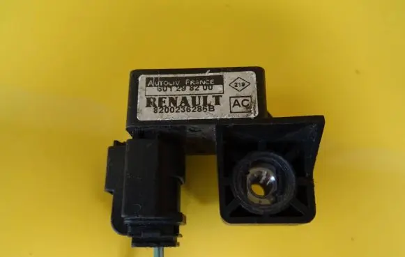 Renault Megane II Airbag deployment crash/impact sensor 8200236286B