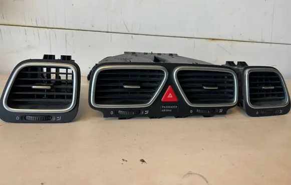 Volkswagen Eos Dash center air vent grill 1Q0819735C 1Q0819709B