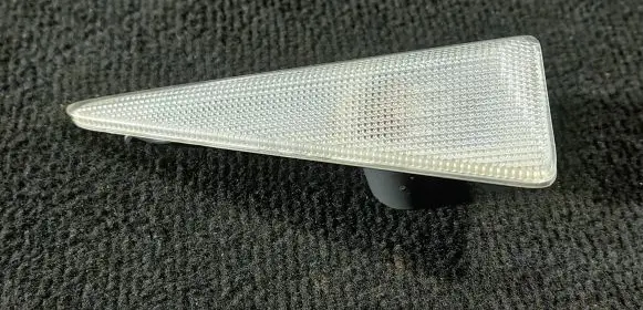 Front fender indicator light