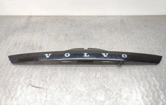 Volvo V60 Trunk door license plate light bar 31385462 31385463