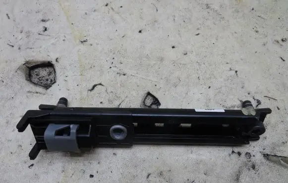 Opel Zafira C Seat belt adjustment rail 13598893