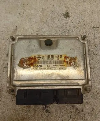Volkswagen PASSAT B5.5 Engine control unit/module 038906019ER 28SA5122 0281010704