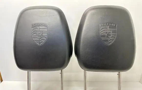 Porsche Cayenne (92A) Front seat headrest
