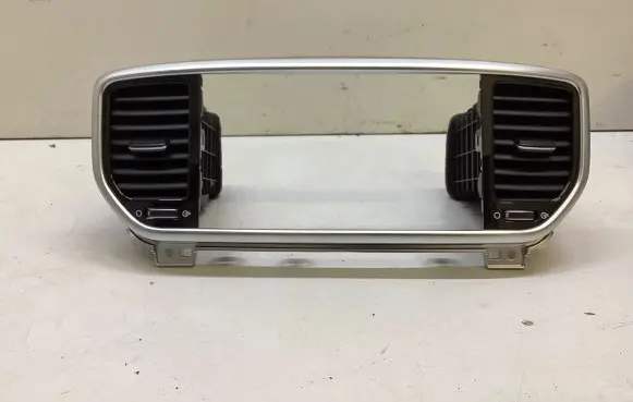 KIA Sportage Dash center air vent grill