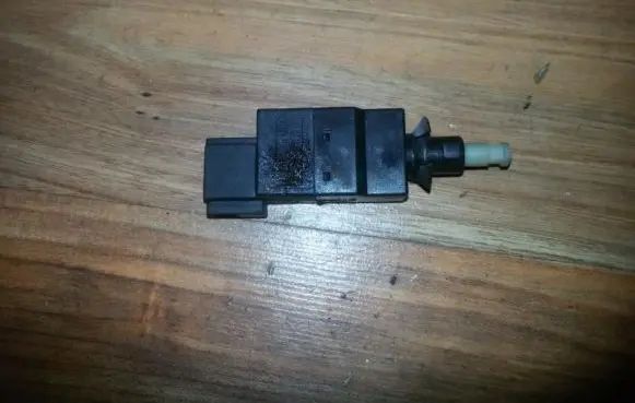 Mercedes-Benz Vito Viano W638 Brake pedal sensor switch 0015452009