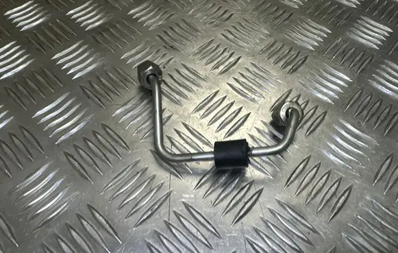 Volkswagen Tiguan Fuel injector supply line/pipe